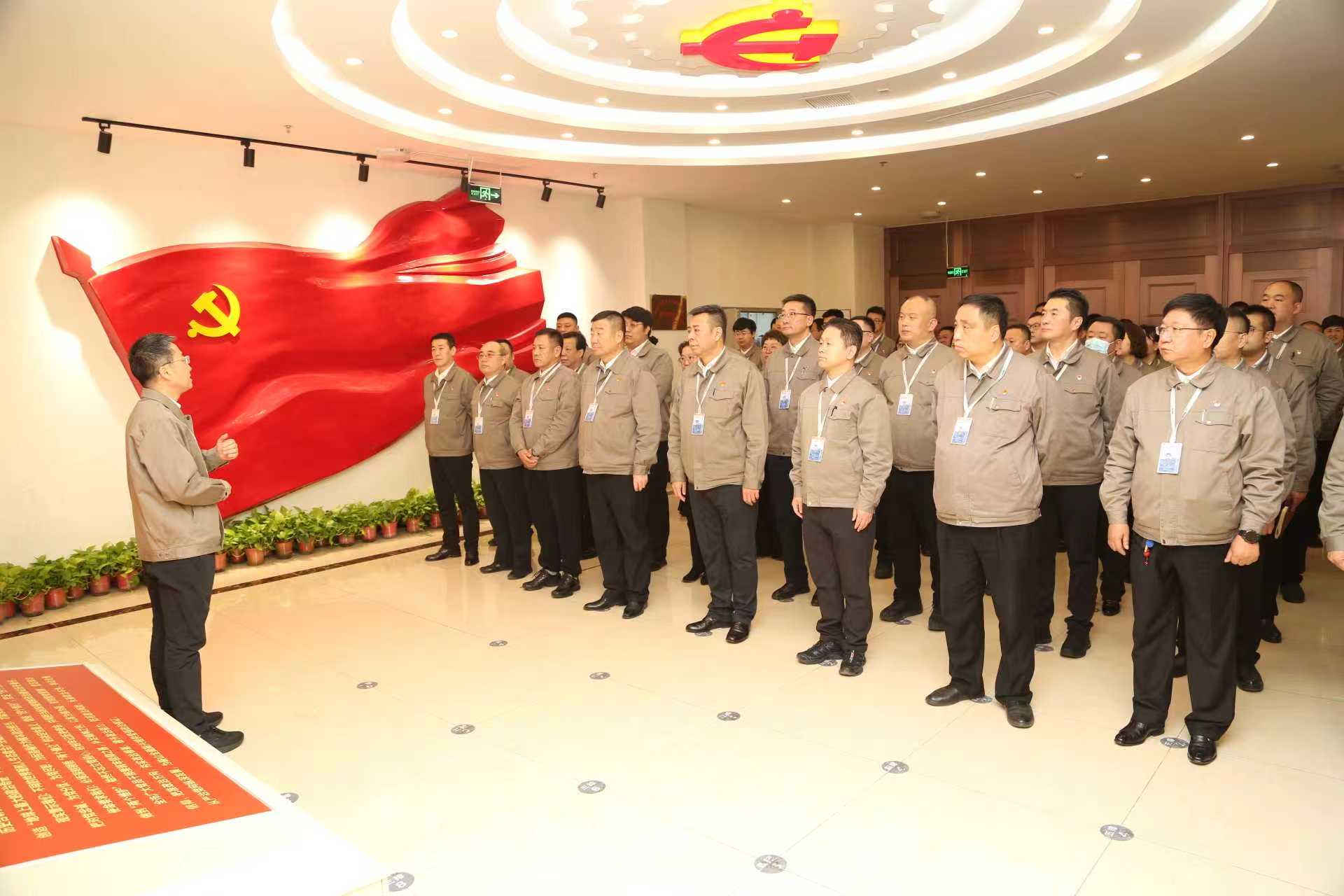 以警示強(qiáng)信念 以廉潔踐初心——集團(tuán)紀(jì)委組織新任中層干部赴市政治性警示教育館參觀學(xué)習(xí)